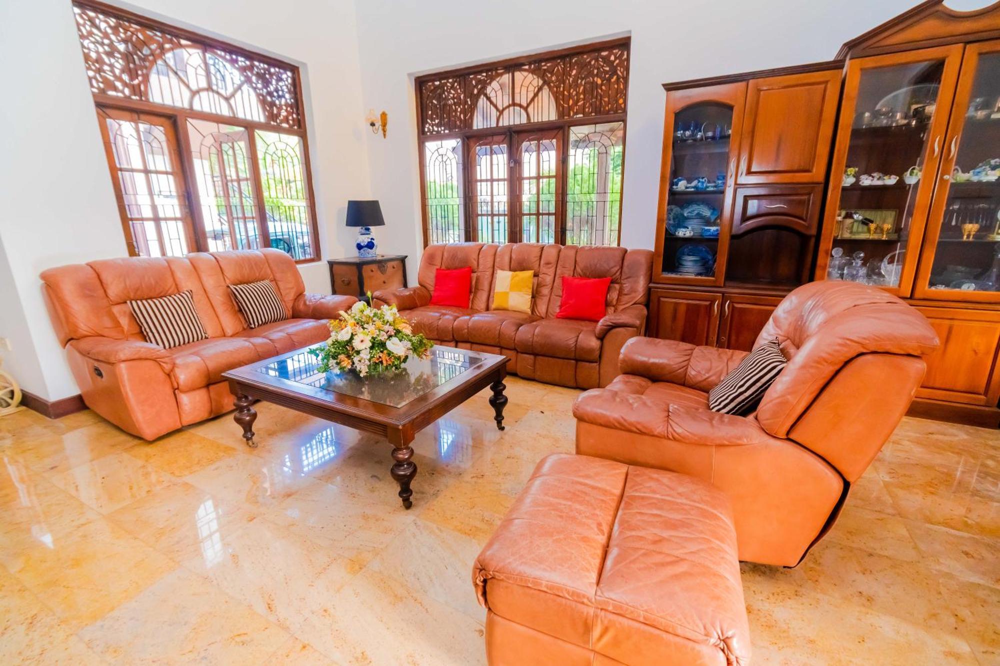 The Norfolk Heritage Airport Villa كاتوناياكى المظهر الخارجي الصورة
